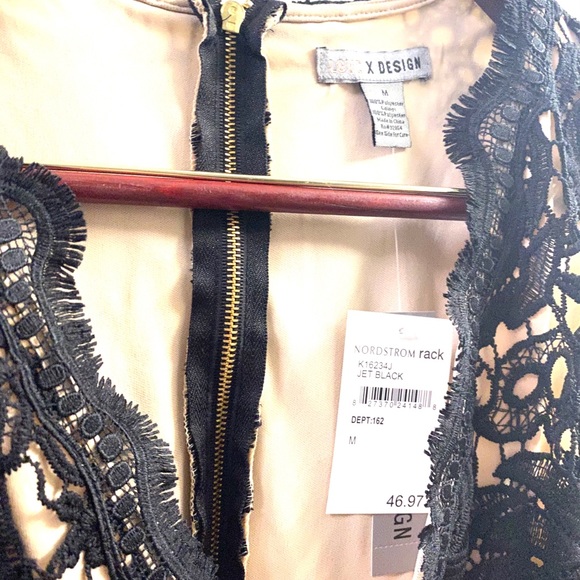 Love x Design | Selma Surplice Lace Dress - Picture 6 of 11